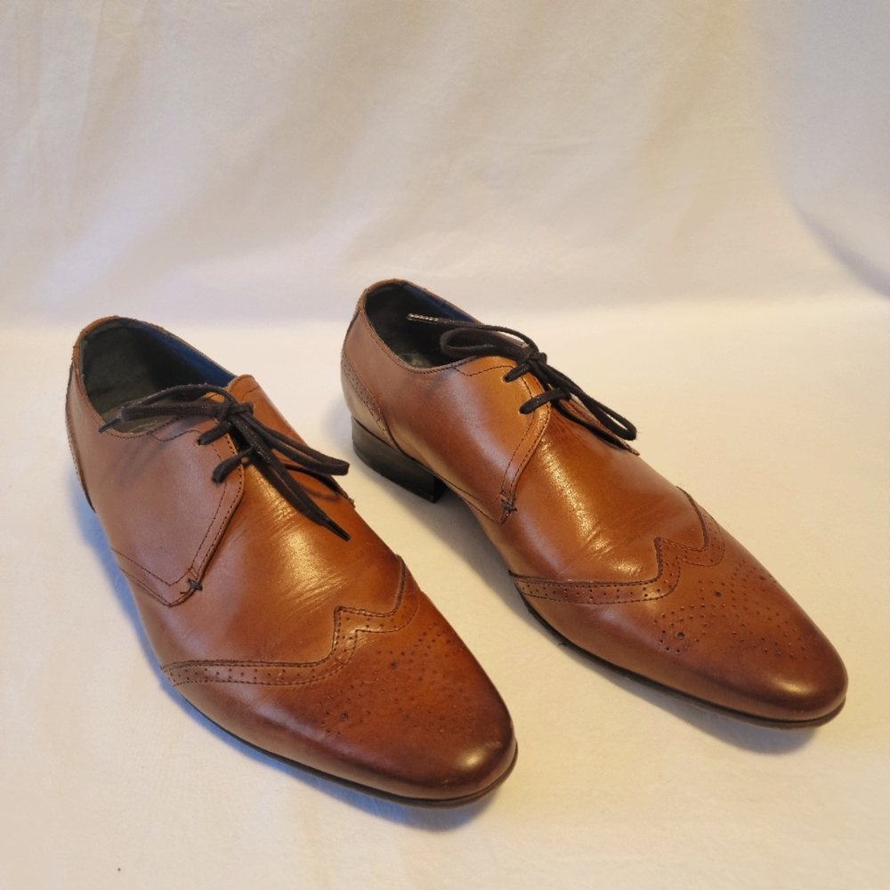 B2 dress shoes